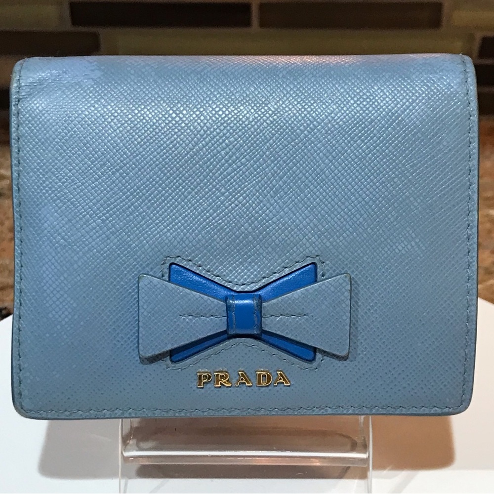 PRADA Signature Saffiano Leather Bifold Wallet 😍💙🦋